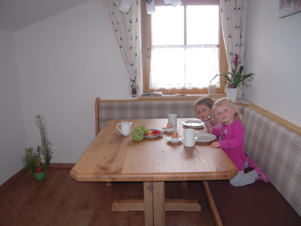 Haus Hoellwart Sankt Johann im Pongau Szoba fotó