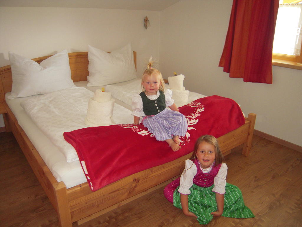 Haus Hoellwart Sankt Johann im Pongau Szoba fotó